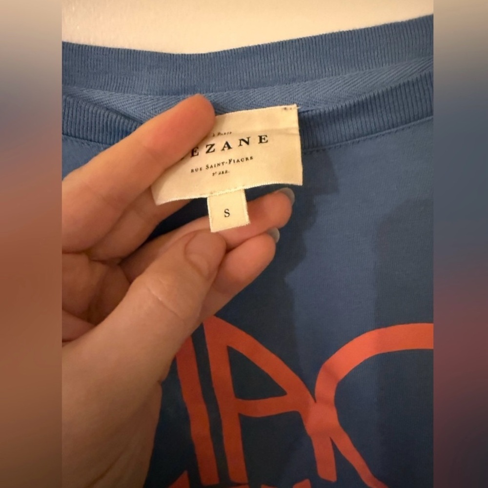 Sezane Blue Tee with Coral Graphic "Ciao Bella" - Picture 5 of 6